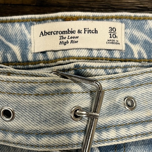 Abercrombie & Fitch The Loose High Rise Belted Jeans 30 10 Denim Light Baggy - Picture 11 of 15